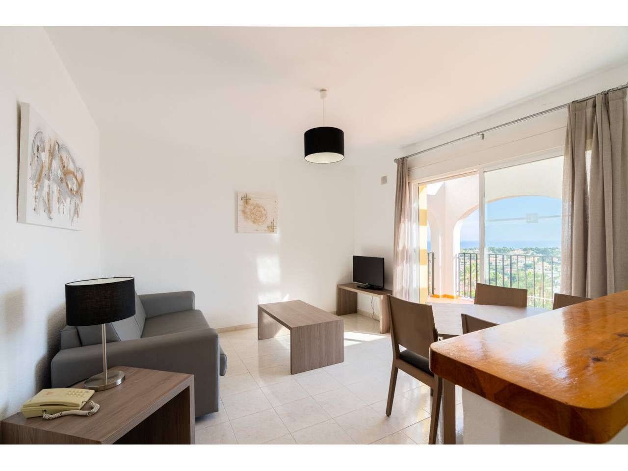 Sala d'estar de Casa adosada en venda en Calpe / Calp amb Aire condicionat, Terrassa i Moblat