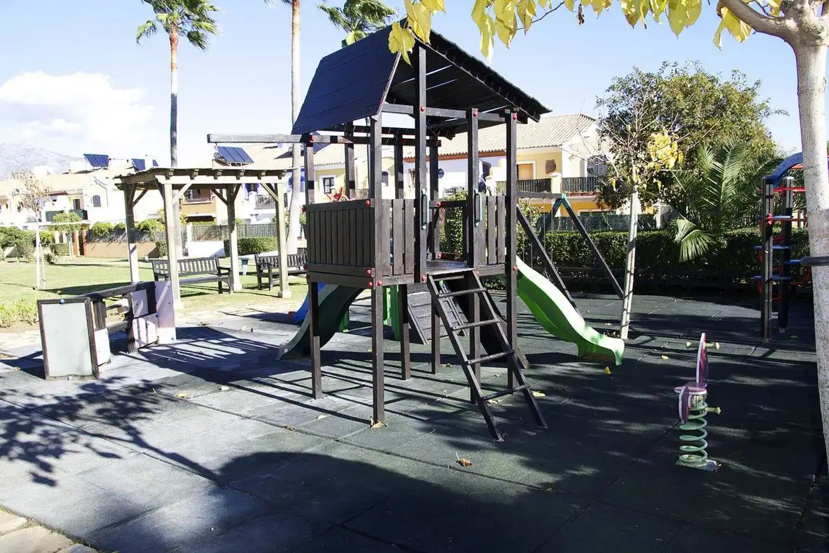 Detached homes for rent in Guadalmina Alta
