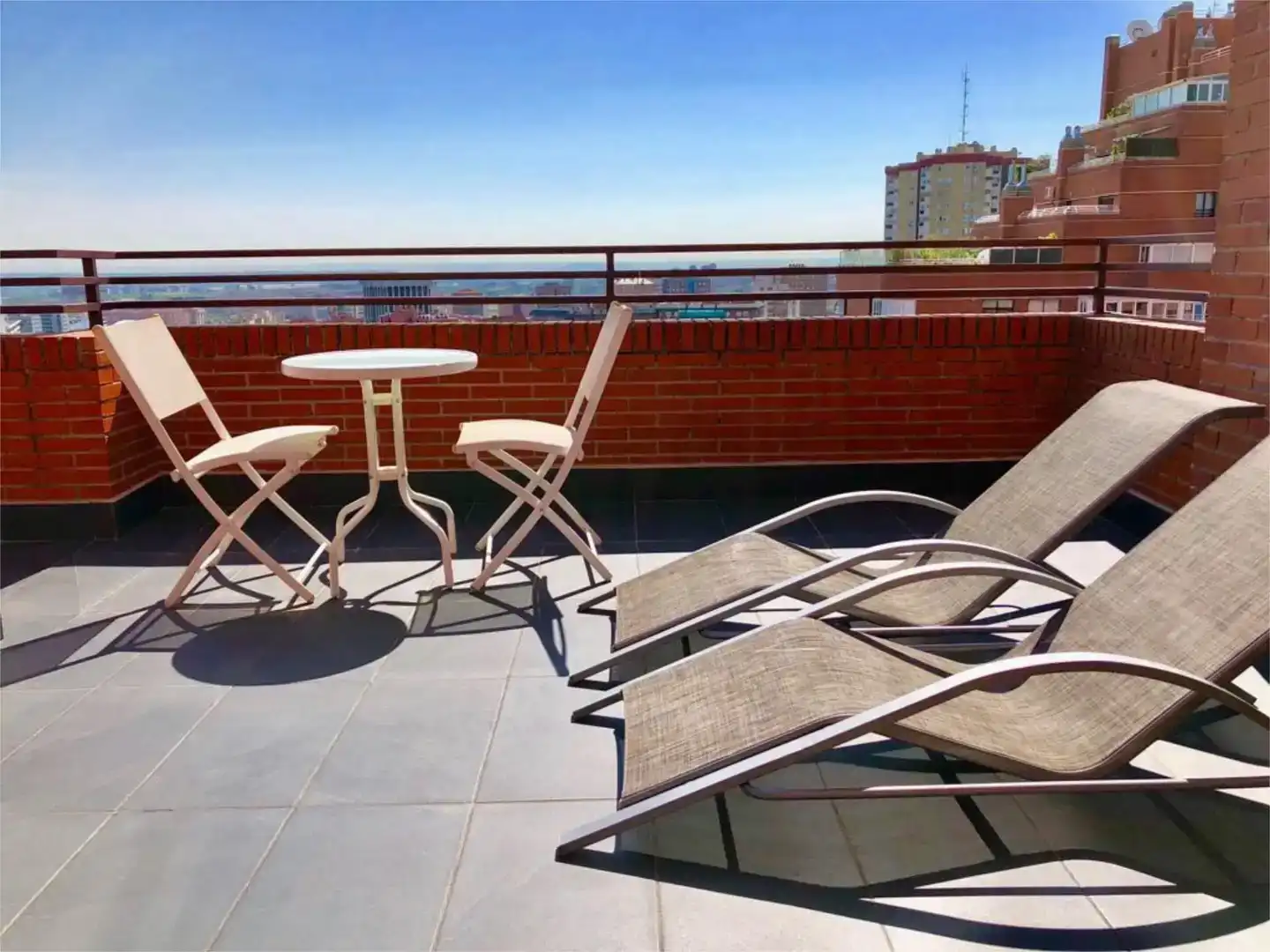 Terrasse von Wohnung zum Verkauf in  Madrid Capital mit Klimaanlage und Schwimmbad