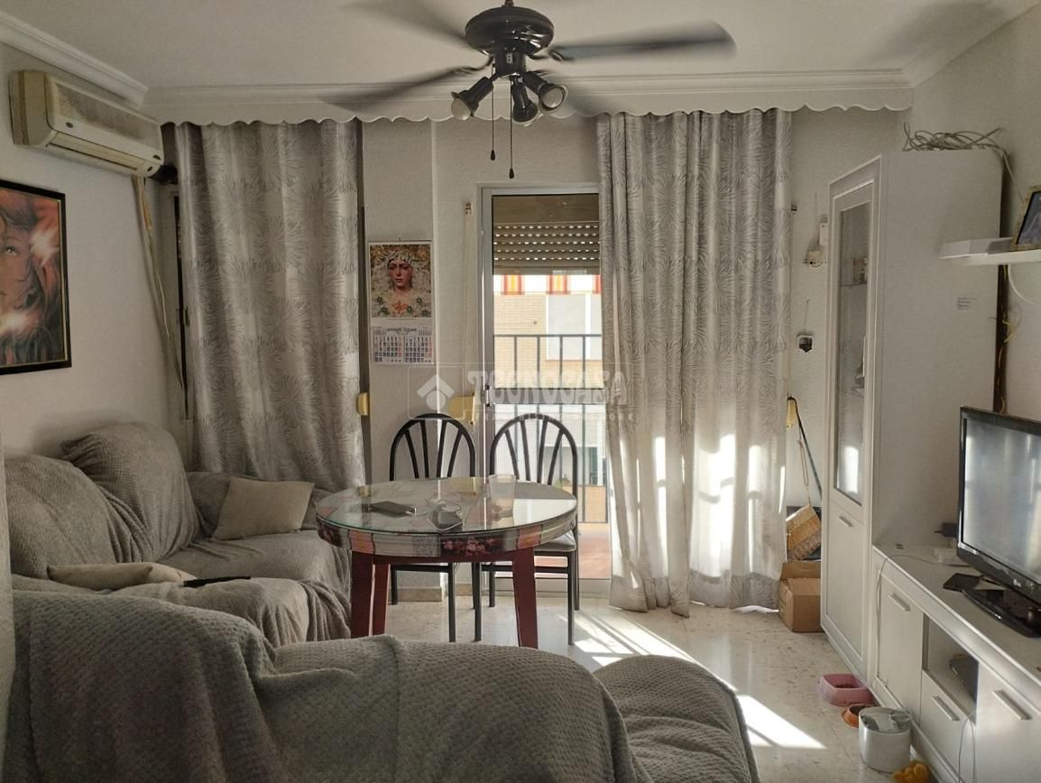 Sala d'estar de Pis en venda en Alcalá de Guadaira amb Aire condicionat i Terrassa