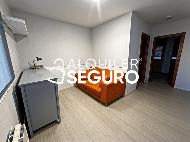 Habitación de Piso de alquiler en  Madrid Capital con Calefacción, Terraza y Amueblado
