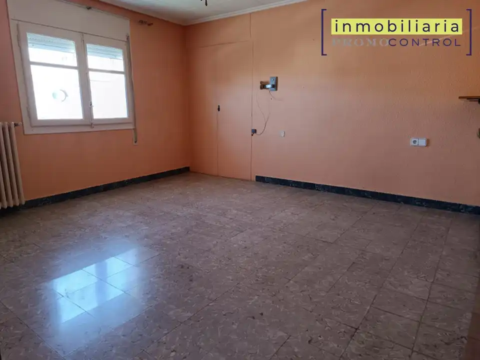 Einfamilien-Reihenhaus zum Verkauf in San Mateo de Gállego mit Terrasse, Möbliert und Mikrowelle