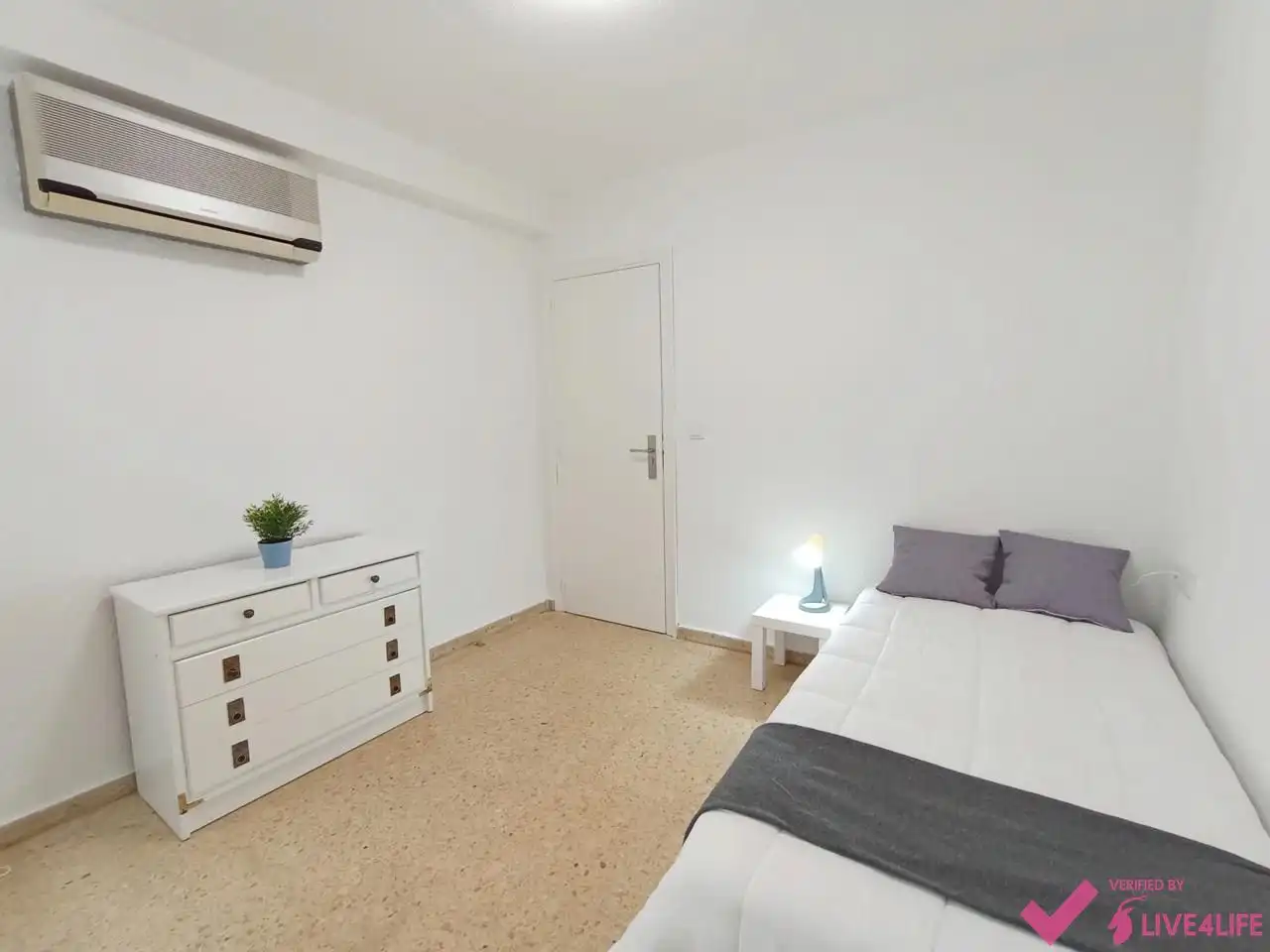 Habitación de Piso de alquiler en Burjassot con Aire acondicionado, Terraza y Amueblado