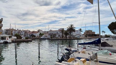 Foto 2 de Casa adosada en venta en Salins - Cavall de Mar, Empuriabrava