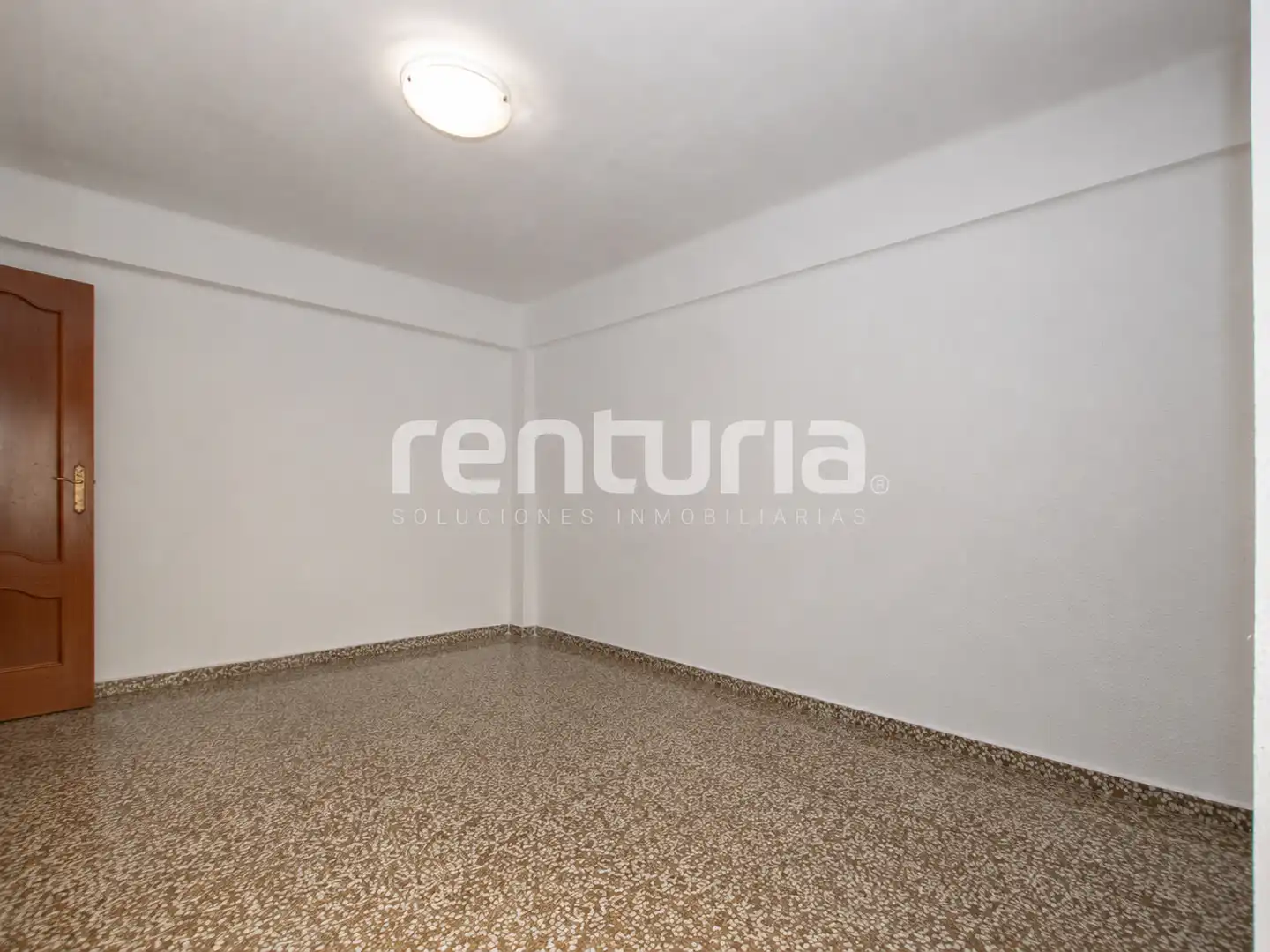 Piso en venta en Valencia con Terraza, Trastero y Horno