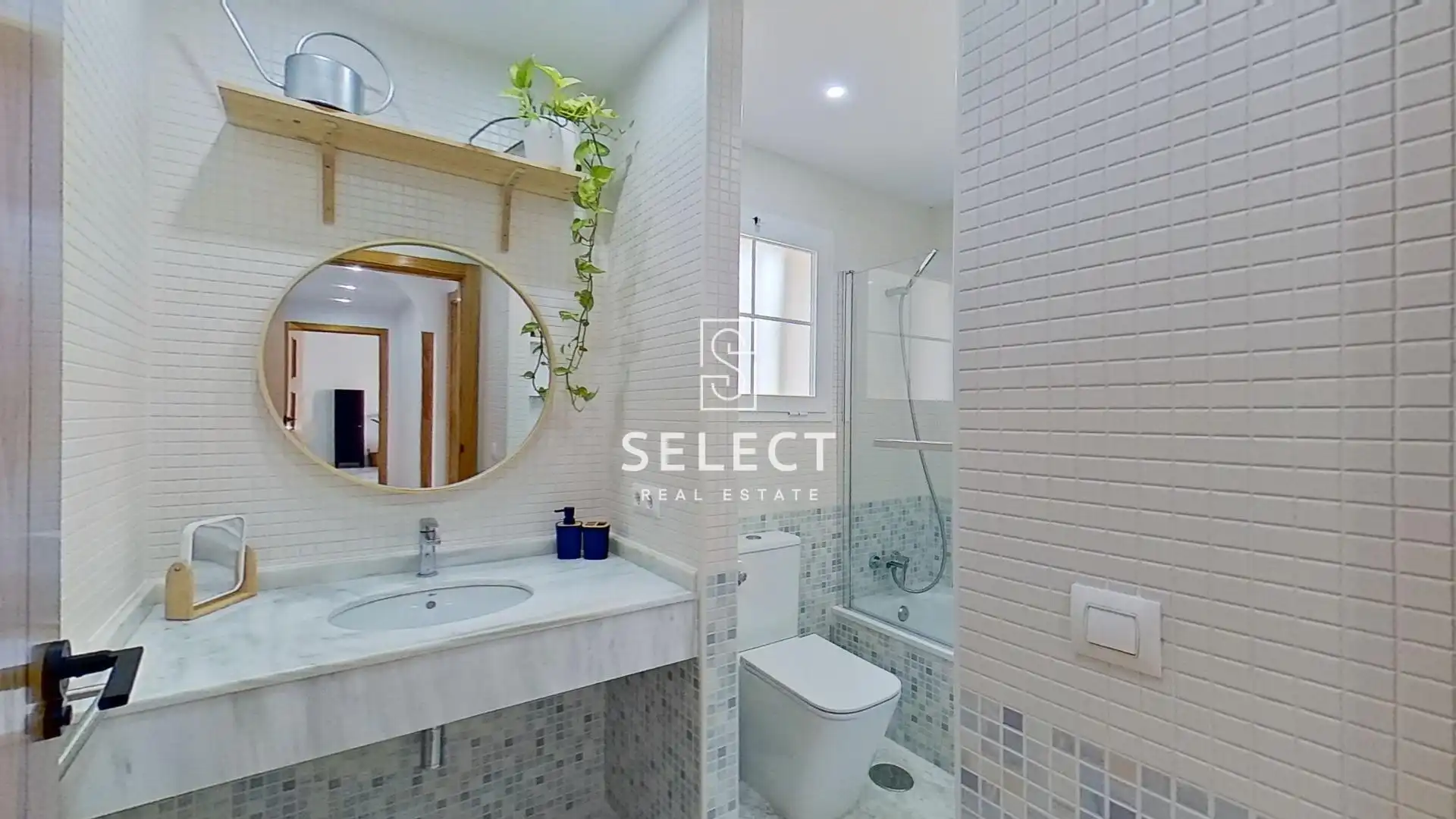Baño de Apartamento en venta en Almuñécar con Aire acondicionado, Calefacción y Jardín privado