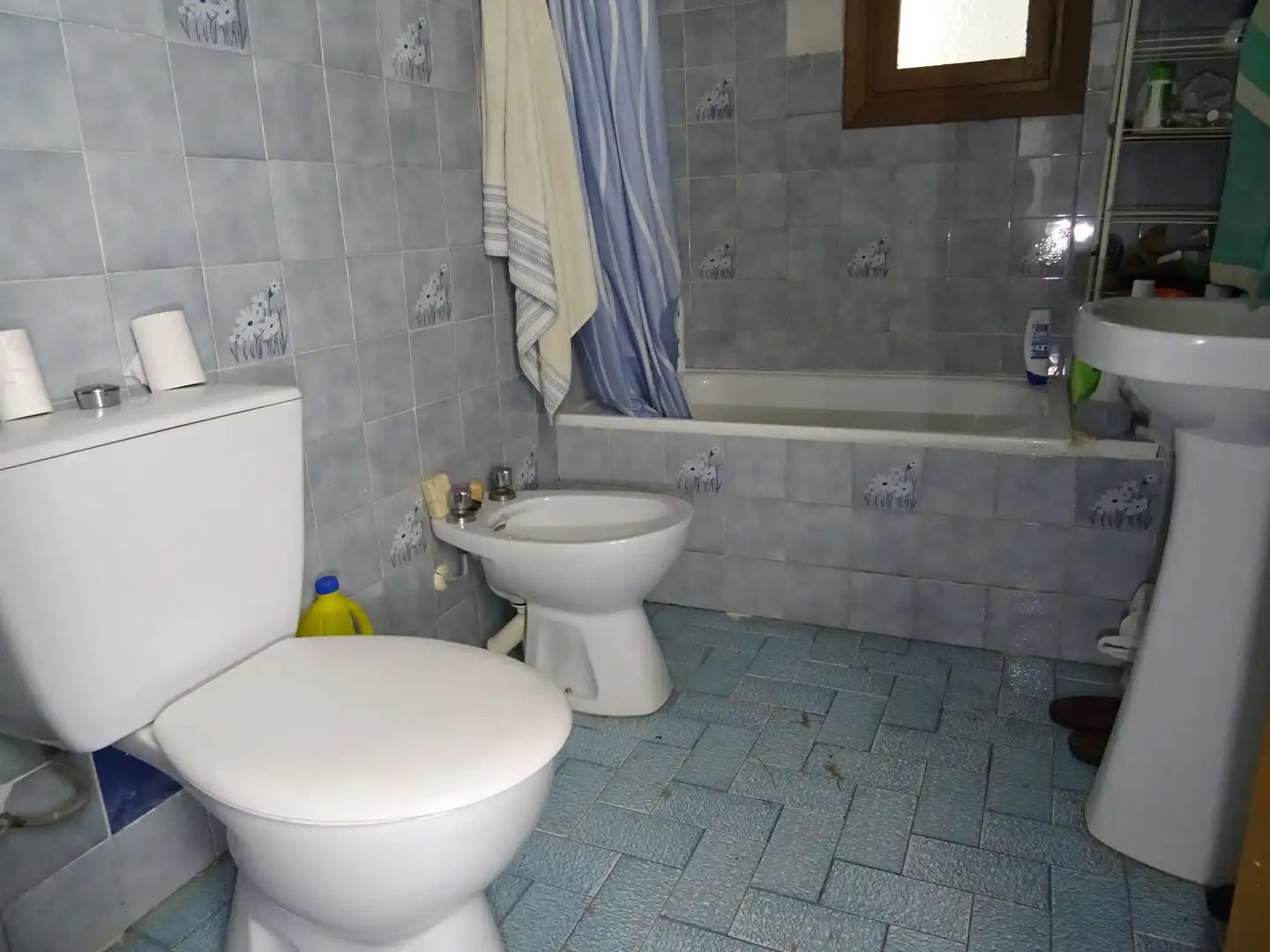 Baño de Casa adosada en venta en Turón con Jardín privado, Terraza y Amueblado