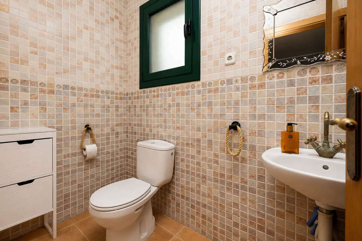 Badezimmer von Haus oder Chalet zum Verkauf in Castelldefels mit Klimaanlage, Heizung und Terrasse