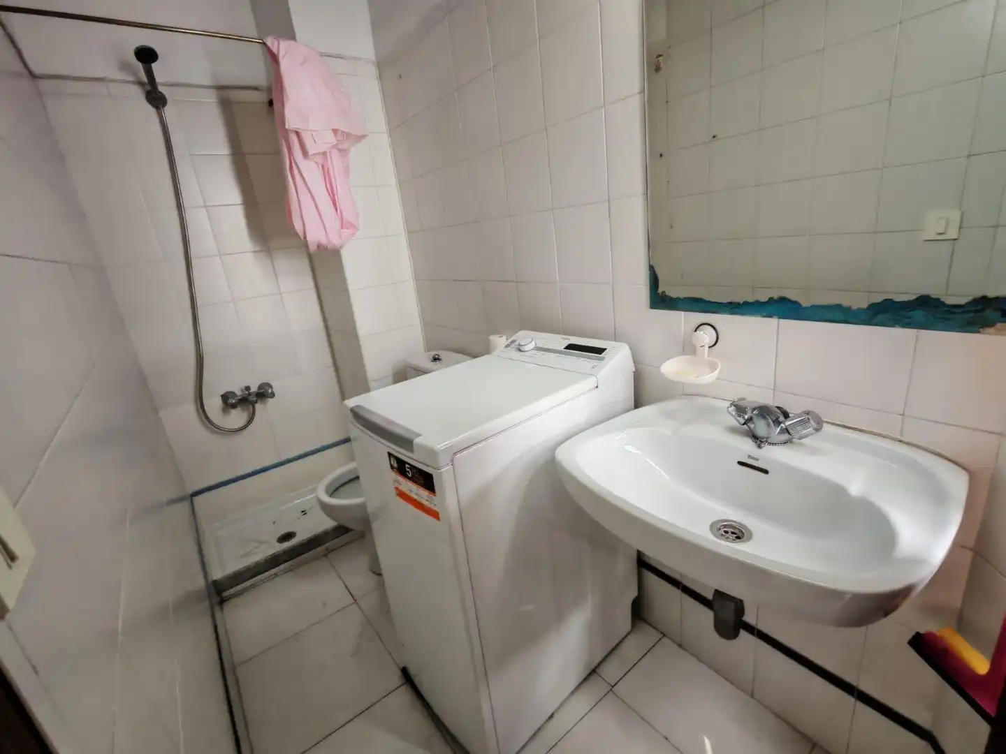 Bathroom of Flat for rent in Vigo   with Heating, Terrace and Furnished