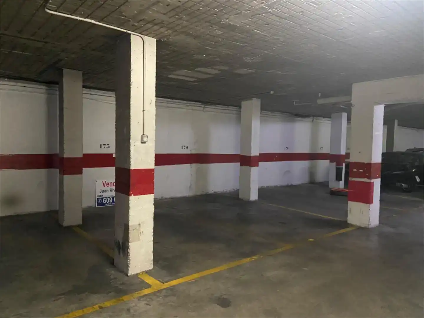 Parkplatz von Garage zur Miete in Camas