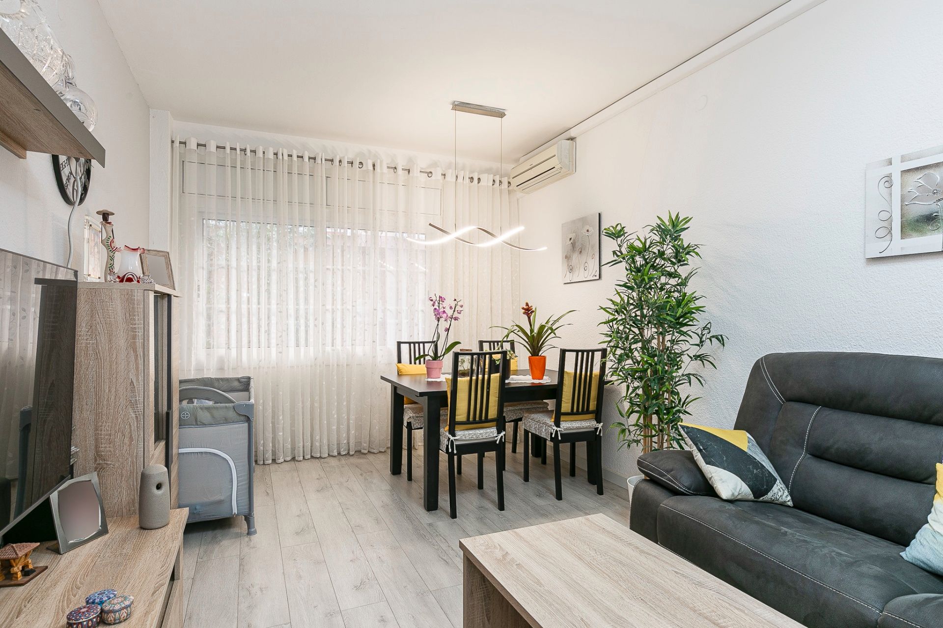 Living room of Flat for sale in  Barcelona Capital  with Air Conditioner, Heating and Furnished