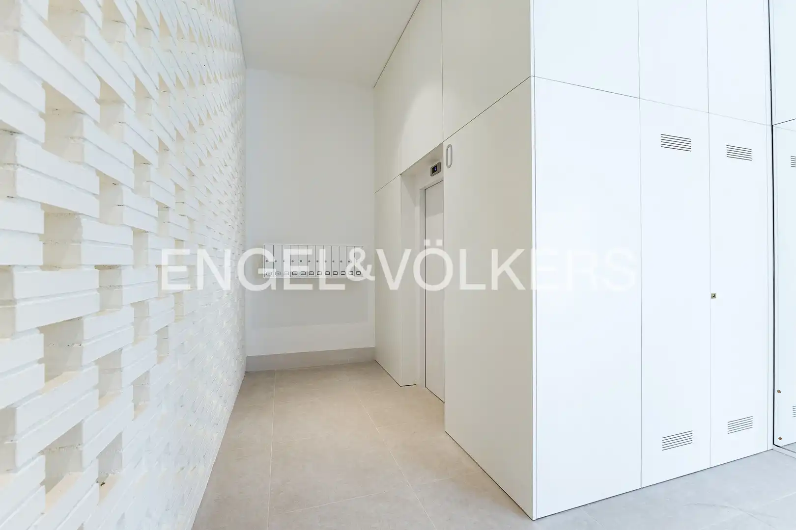 Wohnung zum Verkauf in L'Hospitalet de Llobregat mit Klimaanlage, Heizung und Terrasse