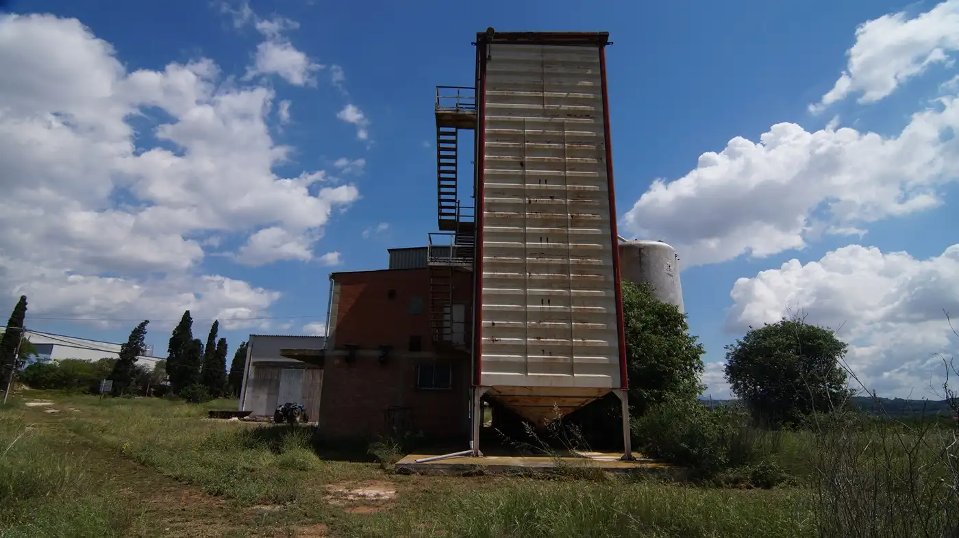 Vista exterior de Nau industrial en venda en Vilallonga del Camp