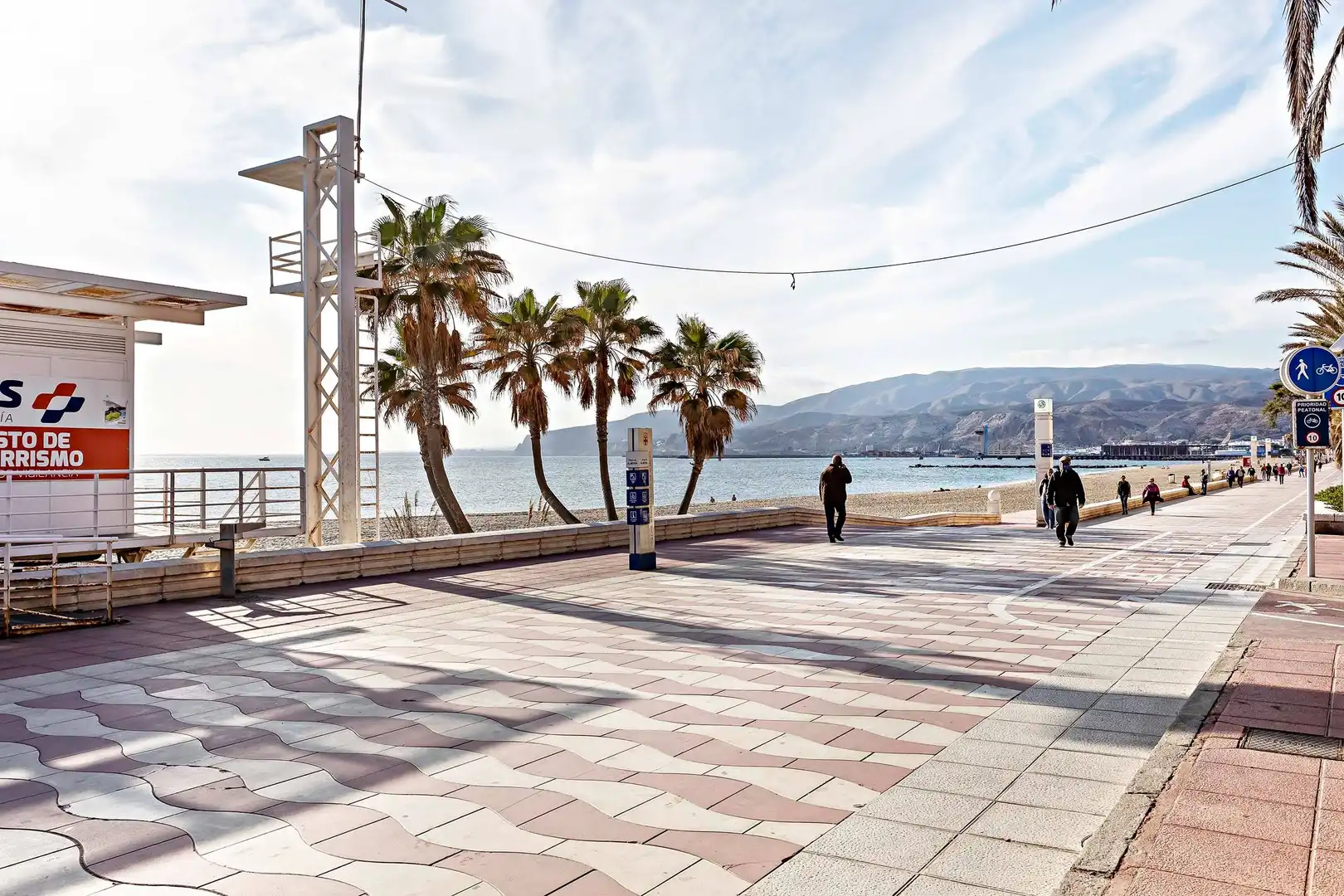 Vista exterior de Àtic en venda en Almería amb Aire condicionat, Calefacció i Terrassa