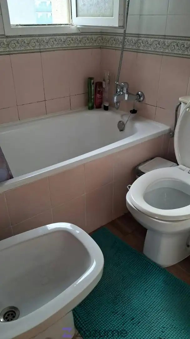Baño de Piso de alquiler en Calella con Terraza, Trastero y Amueblado