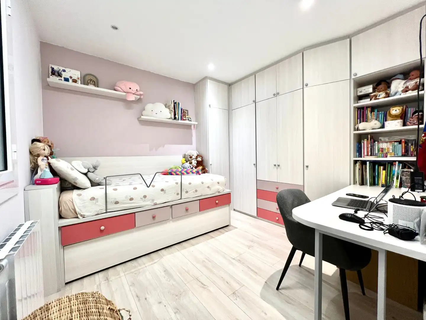 Schlafzimmer von Wohnung zum Verkauf in Barcelona mit Heizung, Parkett und Balkon