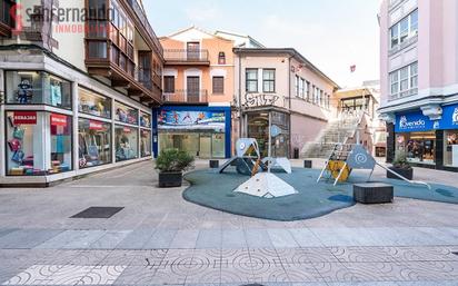 Vista exterior de Casa o xalet en venda en Torrelavega  amb Aire condicionat