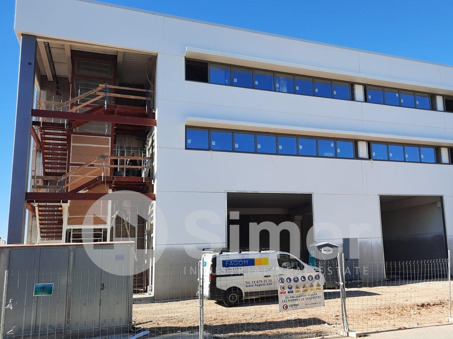 Vista exterior de Nau industrial de lloguer en Santa Perpètua de Mogoda