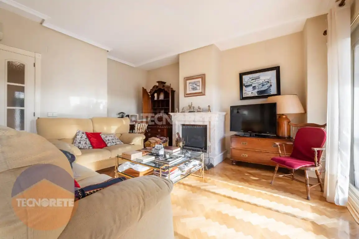 Sala de estar de Piso en venta en Majadahonda con Aire acondicionado y Piscina comunitaria