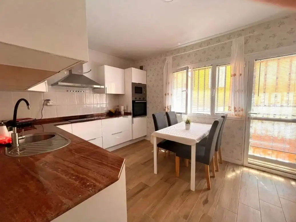 Cuina de Casa o xalet en venda en Las Palmas de Gran Canaria amb Terrassa