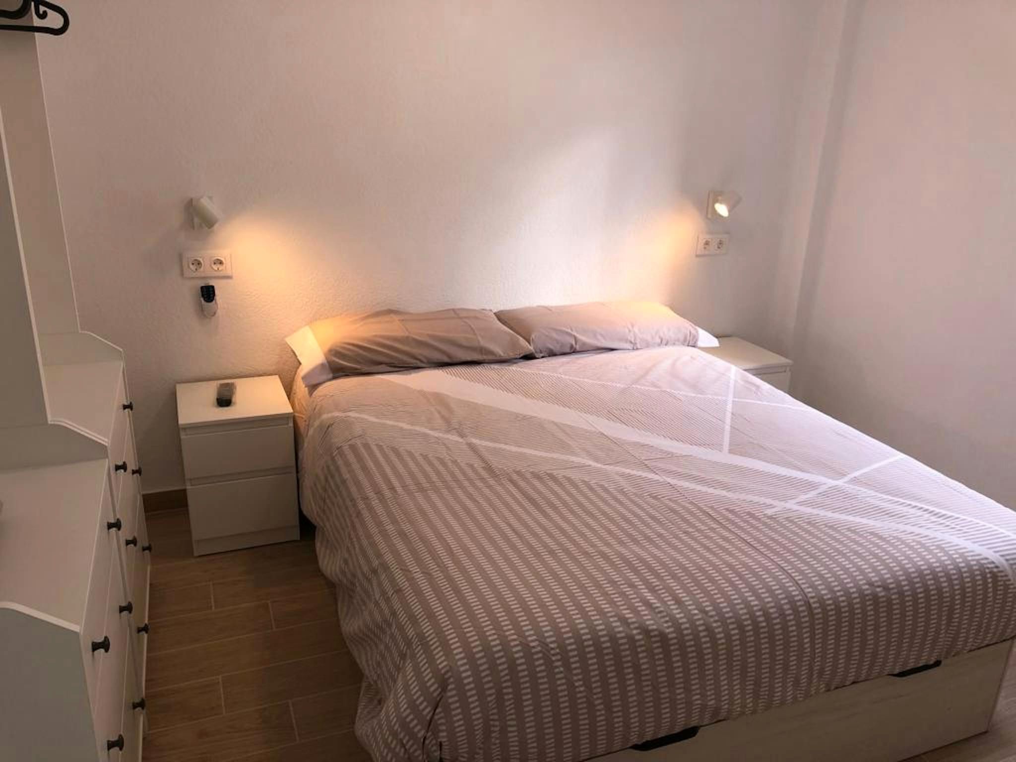 Habitación de Piso de alquiler en  Valencia Capital con Lavadora y TV