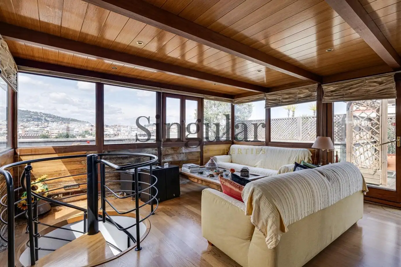 Wohnzimmer von Dachboden zum Verkauf in Barcelona mit Klimaanlage, Heizung und Parkett
