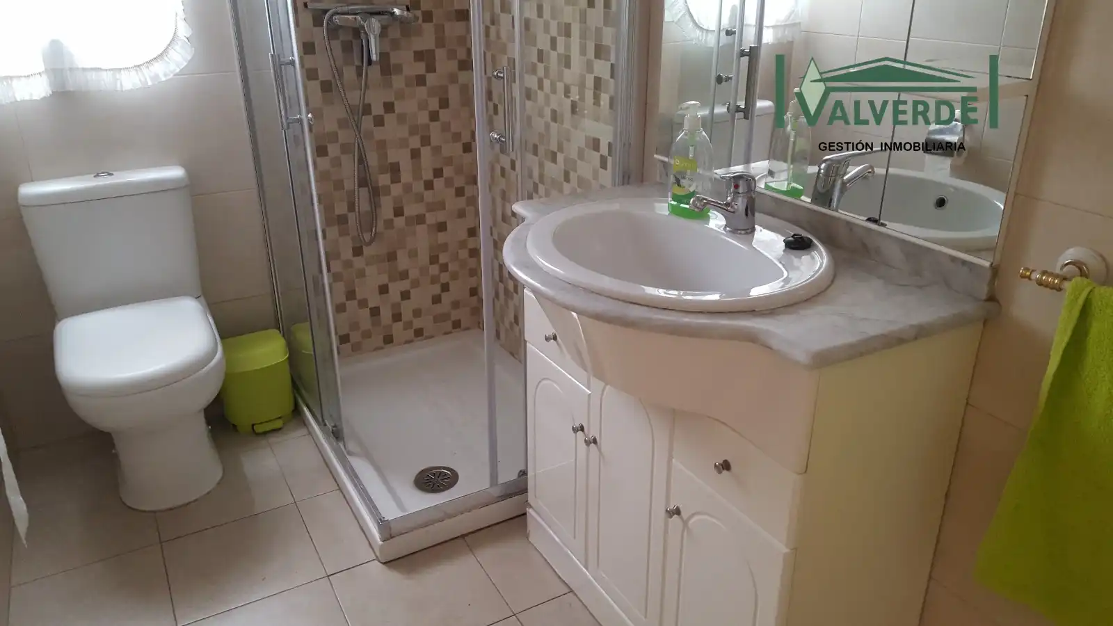 Badezimmer von Wohnung zur Miete in Granada mit Möbliert, Ofen und Waschmaschine