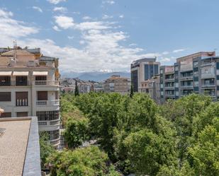 Vista exterior de Pis en venda en  Granada Capital amb Calefacció, Parquet i Terrassa
