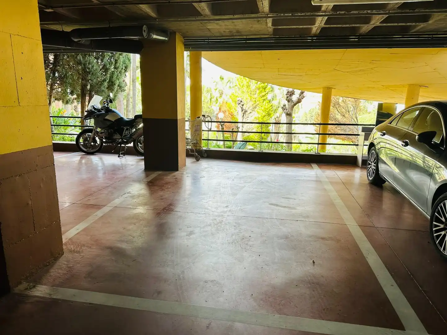 Parking de Piso en venta en Benalmádena con Aire acondicionado, Jardín privado y Terraza