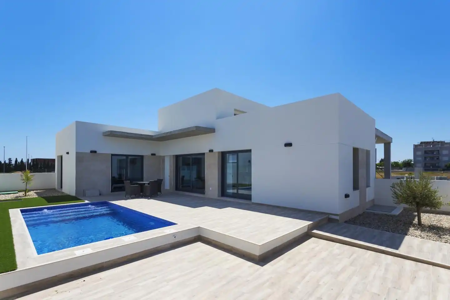 Chalet con piscina en venta en Daya Nueva
