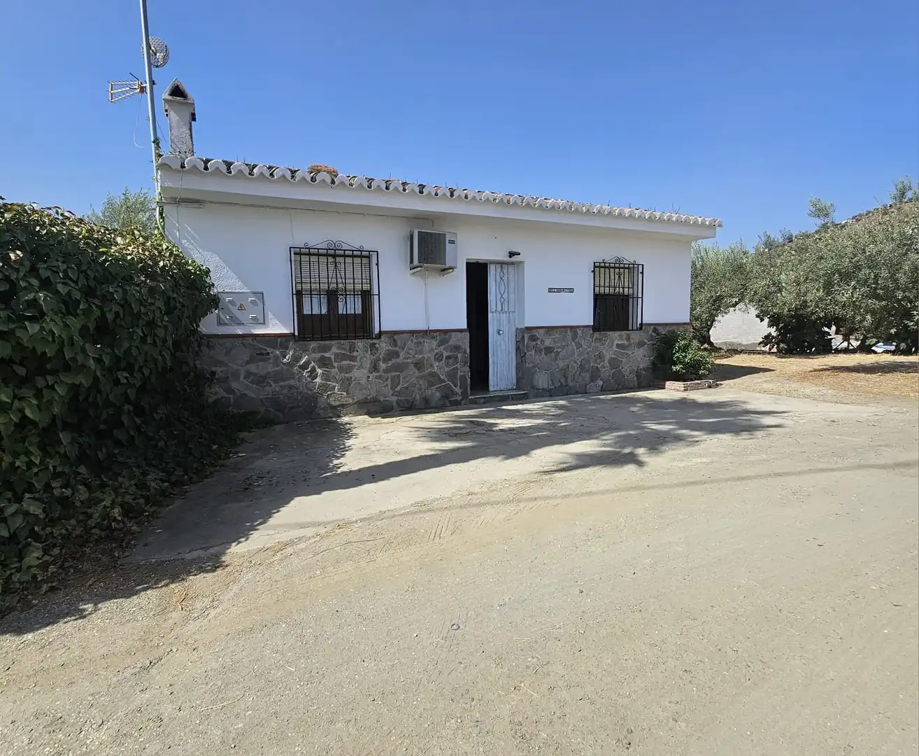 Exterior view of Country homes for rent in Guaro  with Private garden, Swimming Pool and Furnished