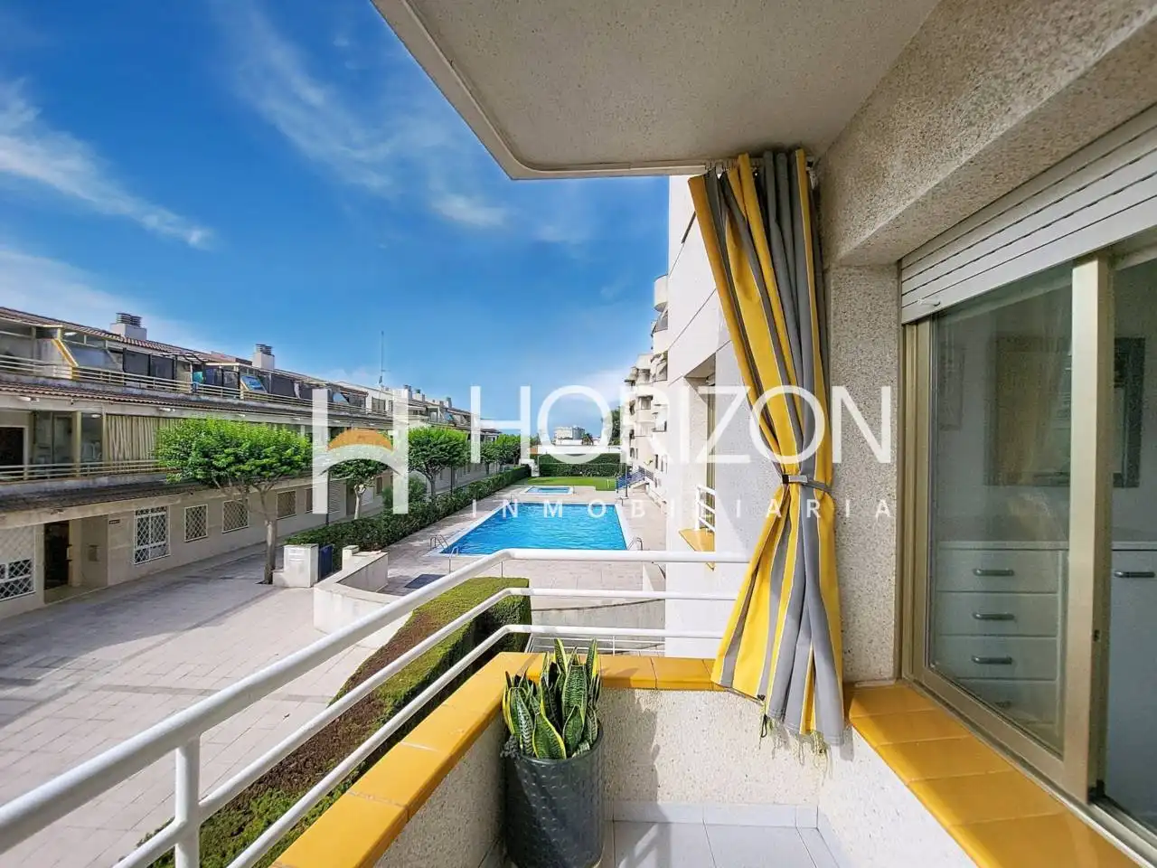 Vista exterior de Apartament en venda en Cunit amb Aire condicionat, Calefacció i Terrassa