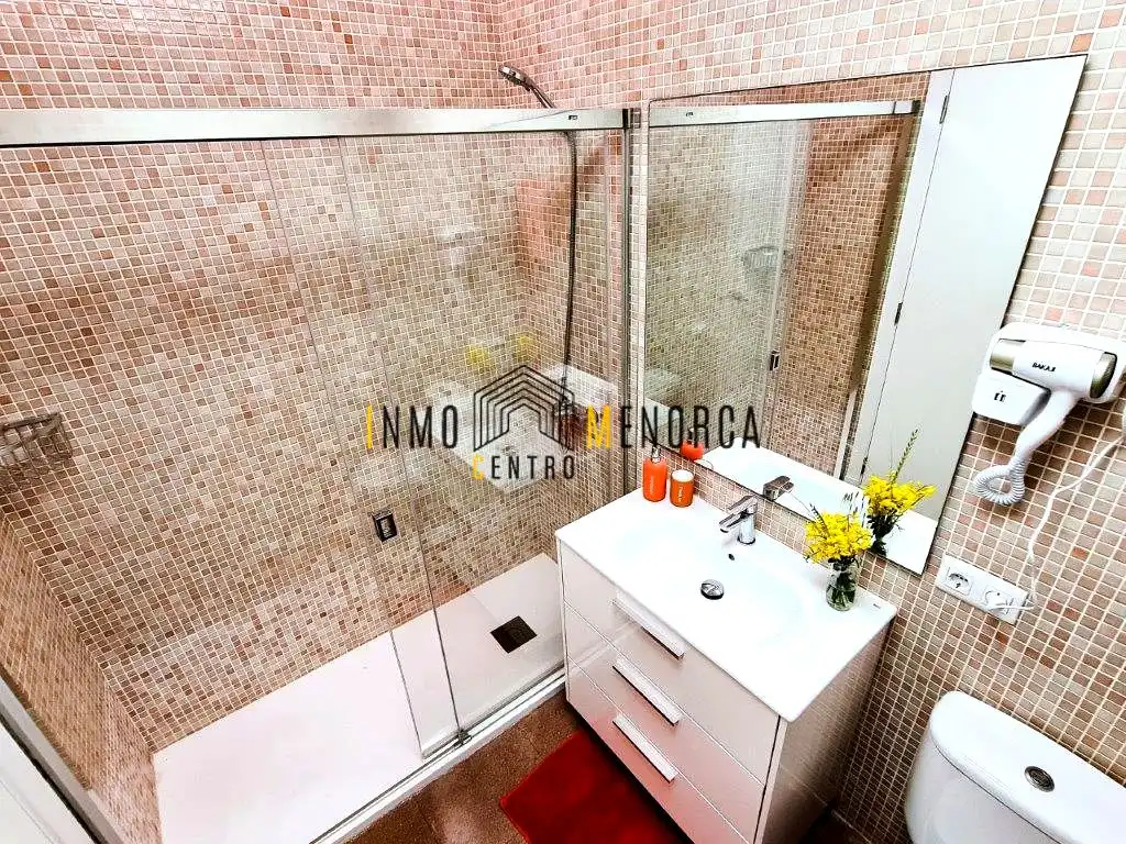 Bany de Apartament en venda en Ciutadella de Menorca amb Aire condicionat, Terrassa i Balcó