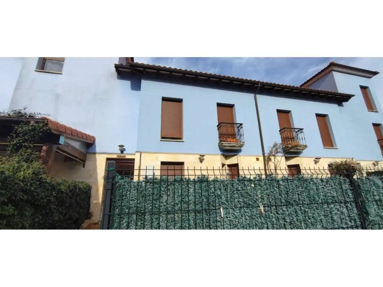 Vista exterior de Dúplex en venda en Llanes amb Jardí privat, Terrassa i Moblat