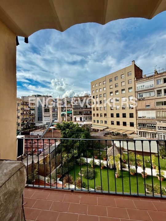 Exterior view of Apartment for sale in  Barcelona Capital  with Air Conditioner, Heating and Terrace