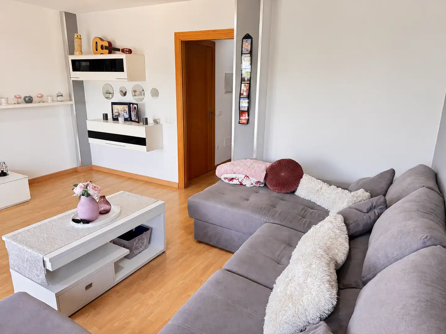 Sala d'estar de Casa adosada en venda en Roquetas de Mar amb Aire condicionat, Terrassa i Traster