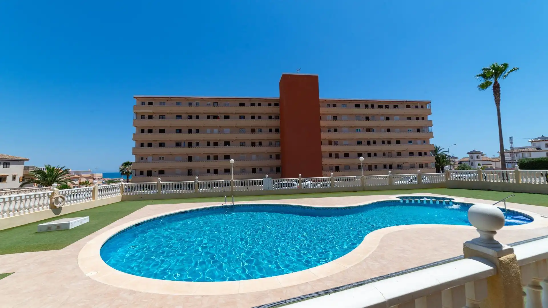 Piscina de Ático en venta en Torrevieja con Aire acondicionado, Terraza y Trastero