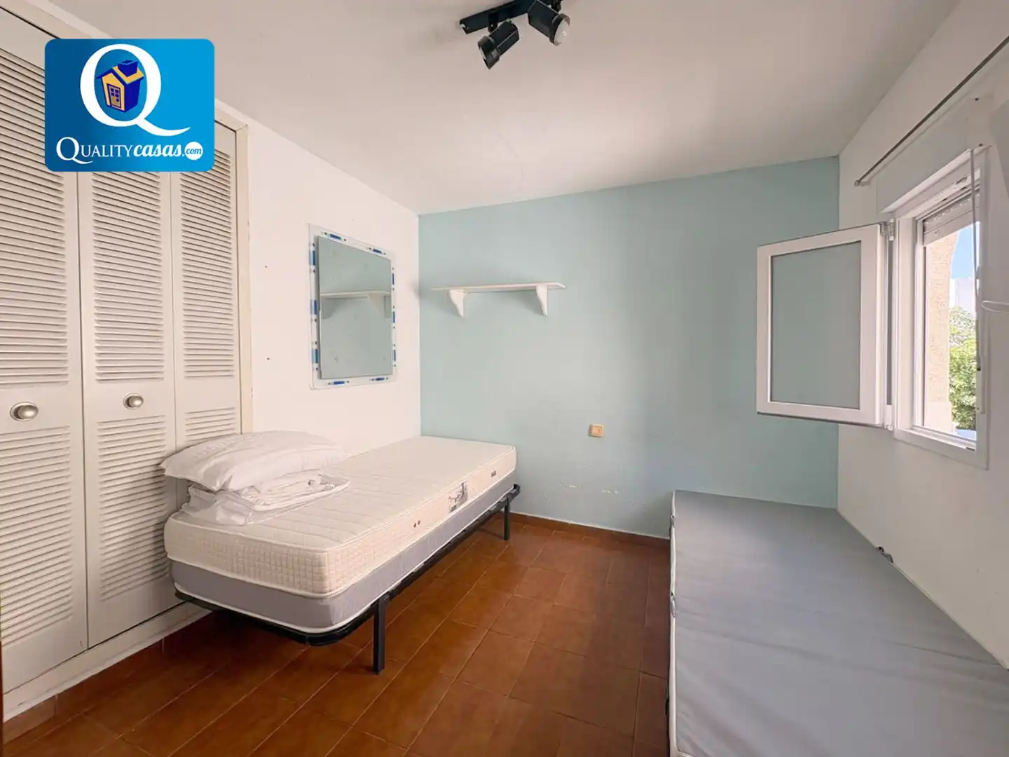 Dormitori de Casa o xalet en venda en El Campello amb Terrassa i Piscina comunitària