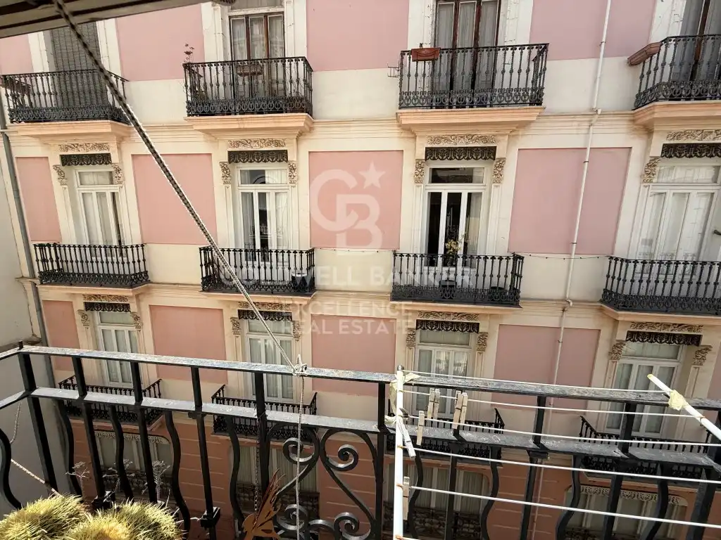Vista exterior de Pis de lloguer en Valencia amb Balcó