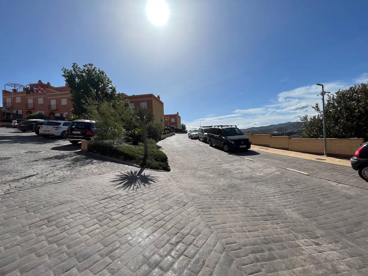 Parking de Casa adosada en venta en Vélez-Málaga con Aire acondicionado, Calefacción y Jardín privado