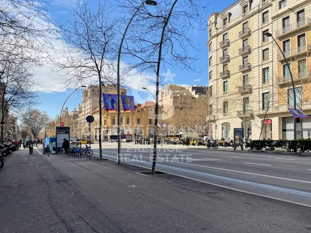 Vista exterior de Àtic en venda en Barcelona amb Aire condicionat, Terrassa i Rentadora