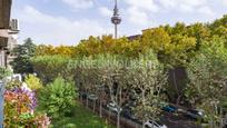 Vista exterior de Apartament en venda en  Madrid Capital amb Calefacció, Jardí privat i Terrassa