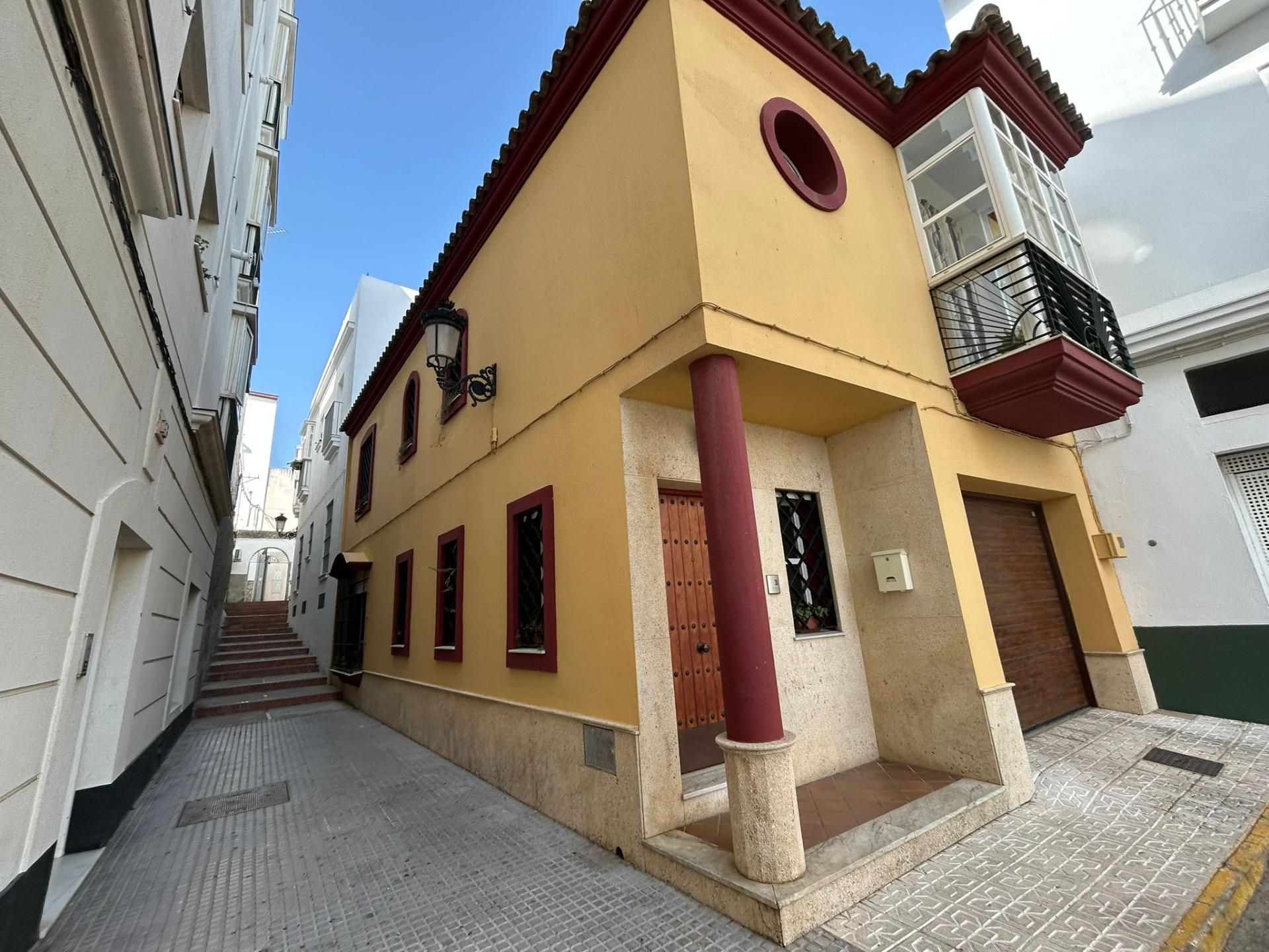 Vista exterior de Casa adosada en venda en Chiclana de la Frontera amb Aire condicionat i Balcó