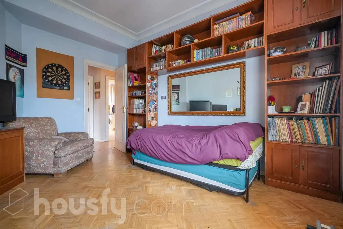 Dormitori de Pis en venda en Madrid amb Calefacció, Parquet i Terrassa