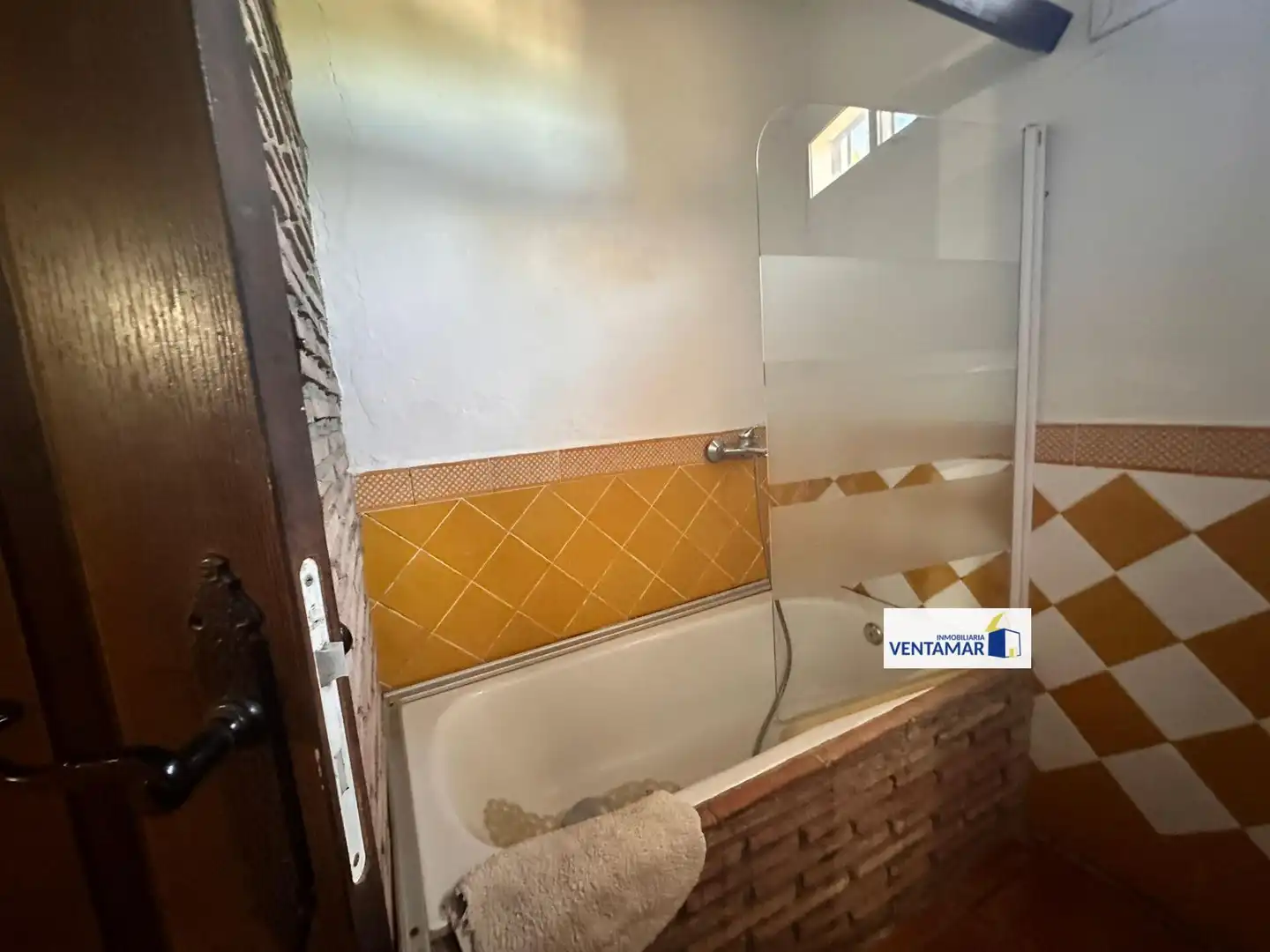 Badezimmer von Country house zum Verkauf in La Línea de la Concepción mit Privatgarten und Abstellraum