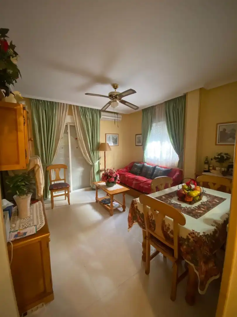 Sala d'estar de Pis en venda en Torrevieja amb Aire condicionat, Terrassa i Moblat