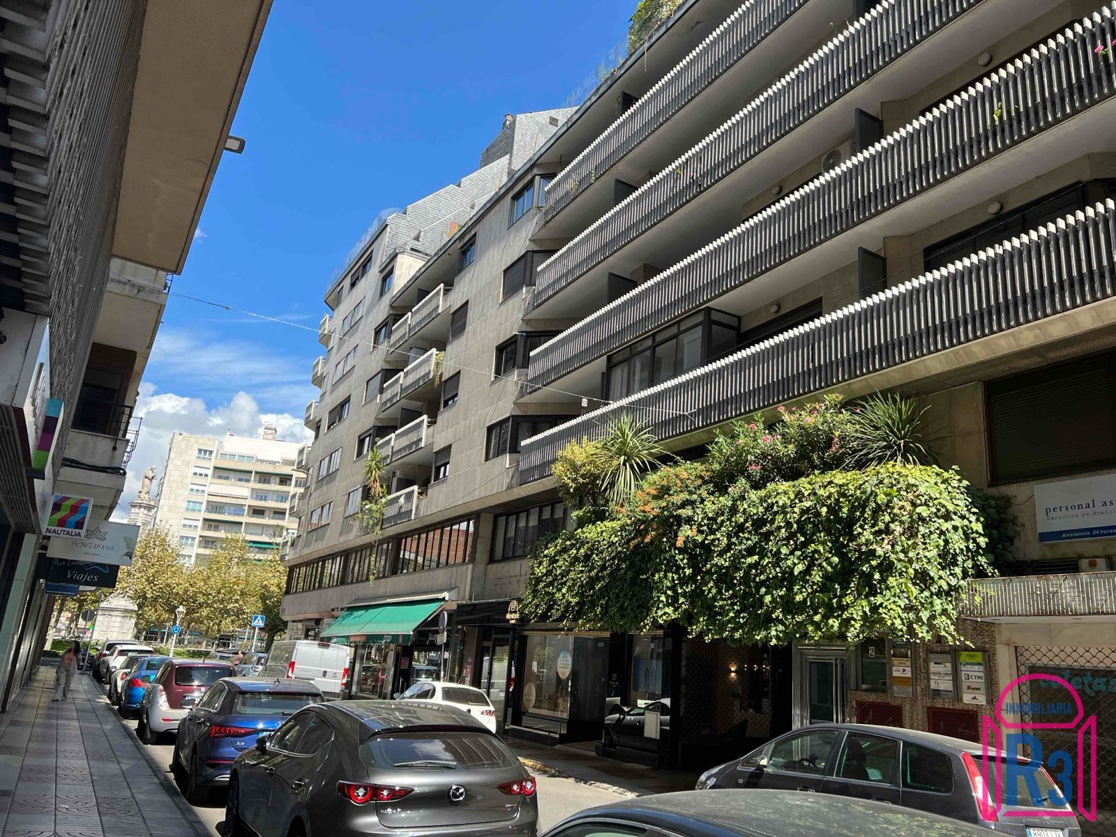 Außenansicht von Wohnung zum Verkauf in León Capital  mit Heizung, Terrasse und Abstellraum