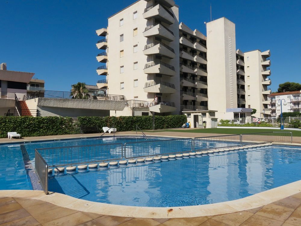 Piscina de Apartament en venda en L'Estartit amb Terrassa, Moblat i Piscina comunitària