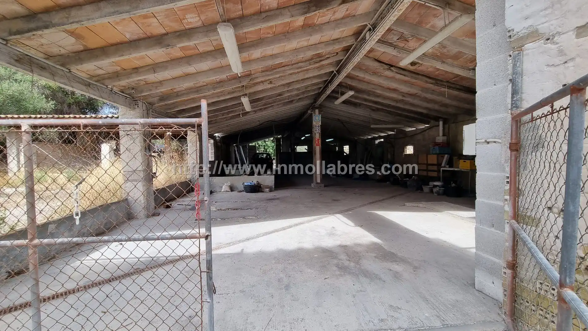 Vista exterior de Nave industrial en venta en Son Amonda - Reis Catòlics