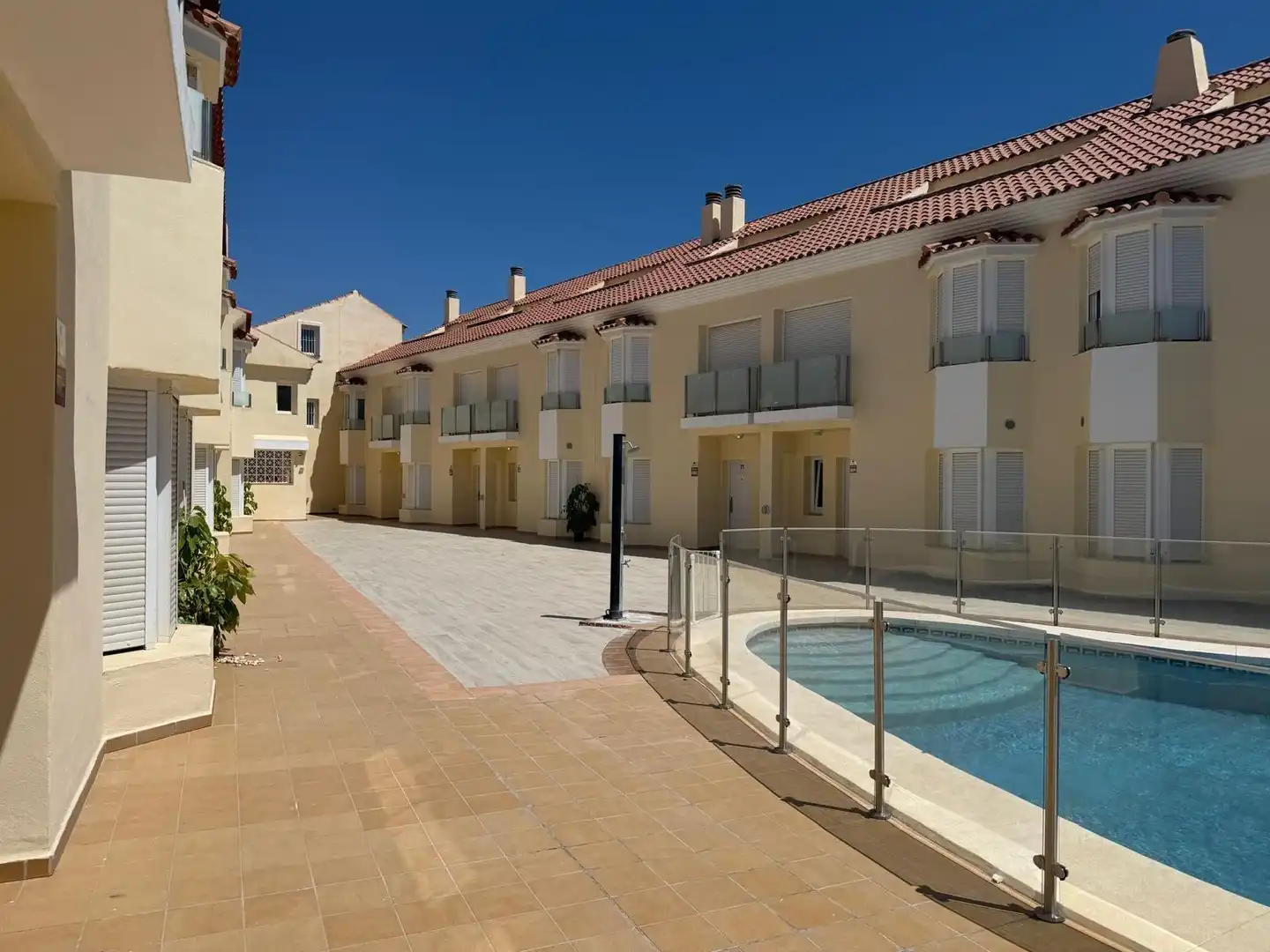 Vista exterior de Casa adosada de lloguer en Fuengirola amb Terrassa, Traster i Piscina comunitària